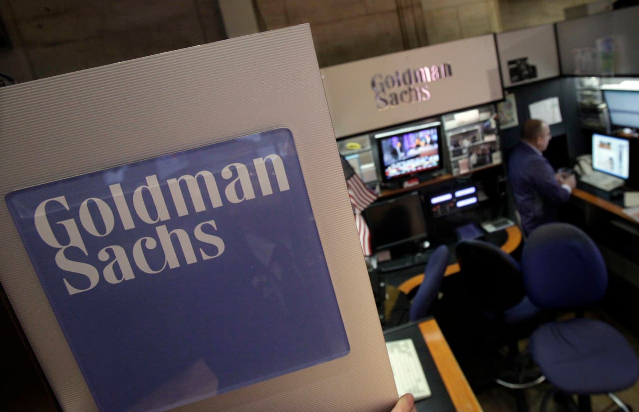 <b>Goldman Sachs</b> - Banco de inversiones fundado en 1869, tiene su sede en Nueva York. En la actualidad tiene 48,500 empleados y una capitalización de mercado de casi $104,800 millones.
