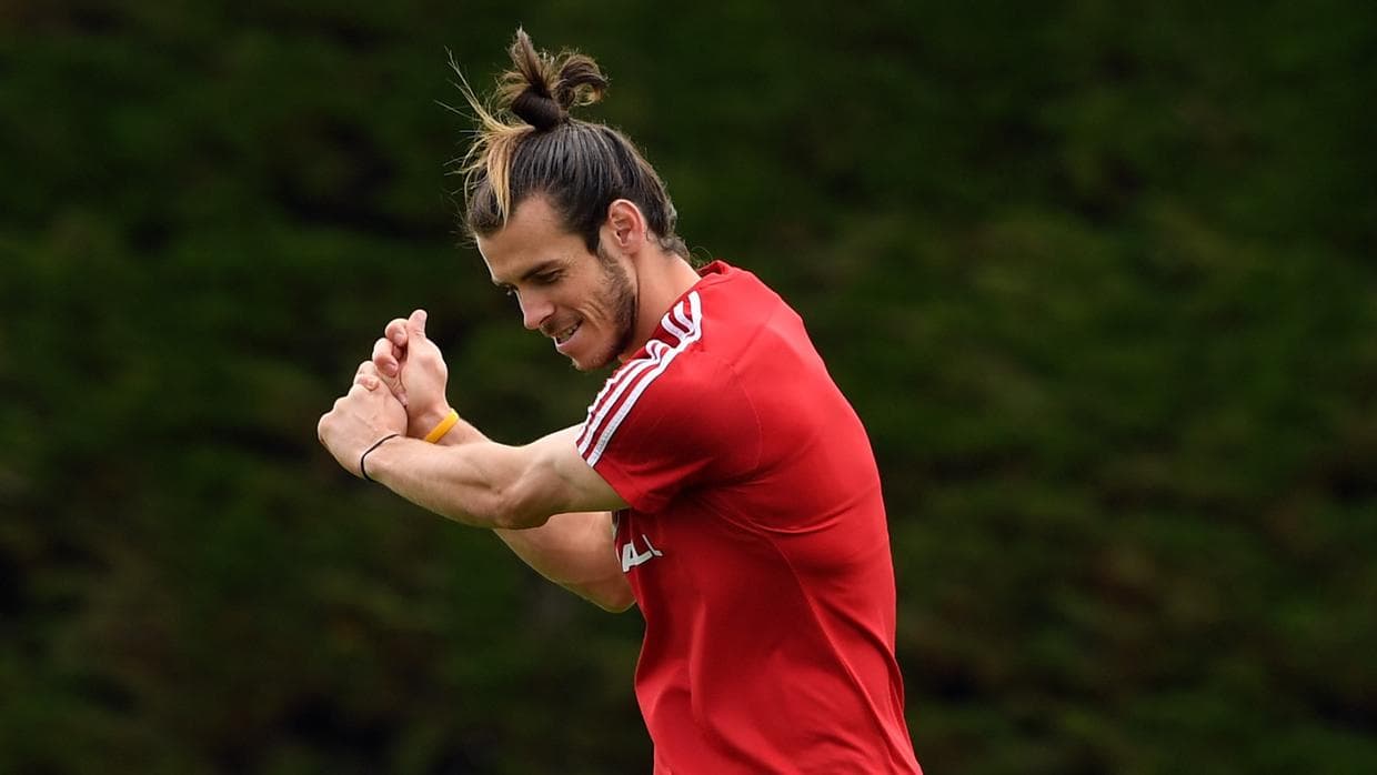 Bale disfruta jugando al golf mientras el Madrid se juega su futuro en Manchester