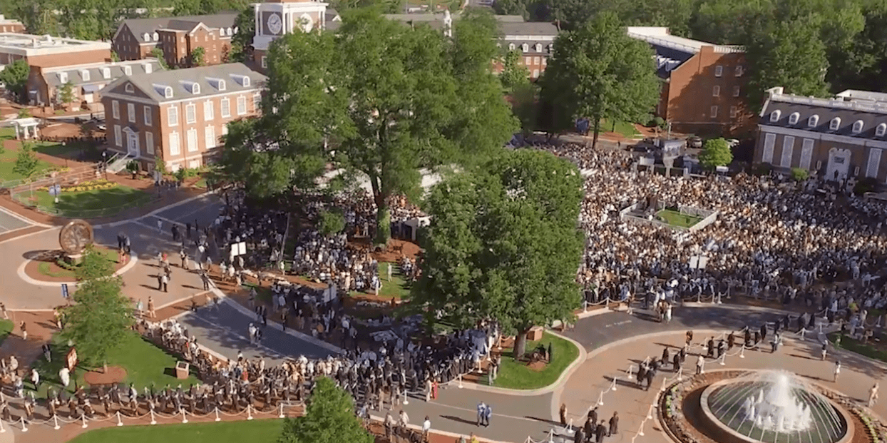Universitario encontrado con armas en campus es expulsado de High Point University