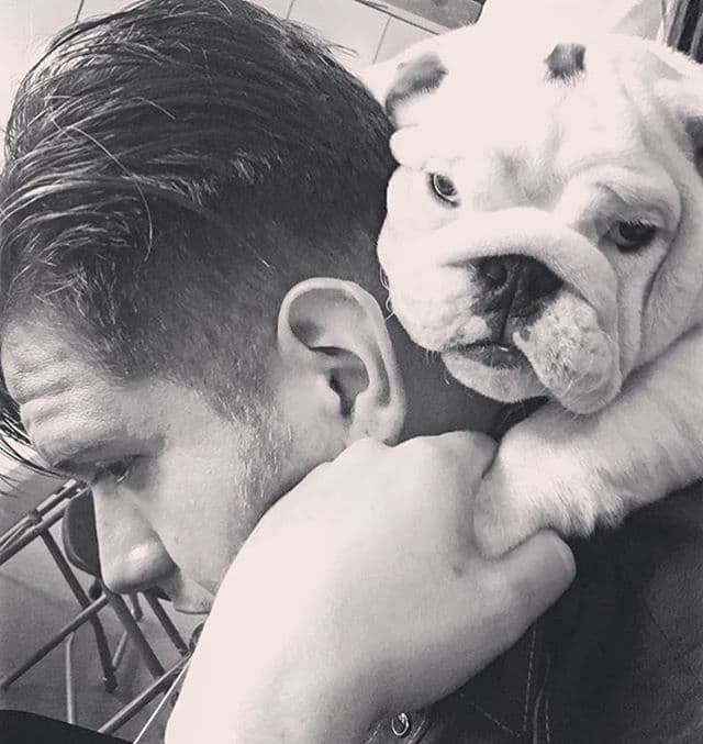 Aunque realmente este intérprete originario de Hermosillo, Sonora, México, le llama hijo al buen "Benito".