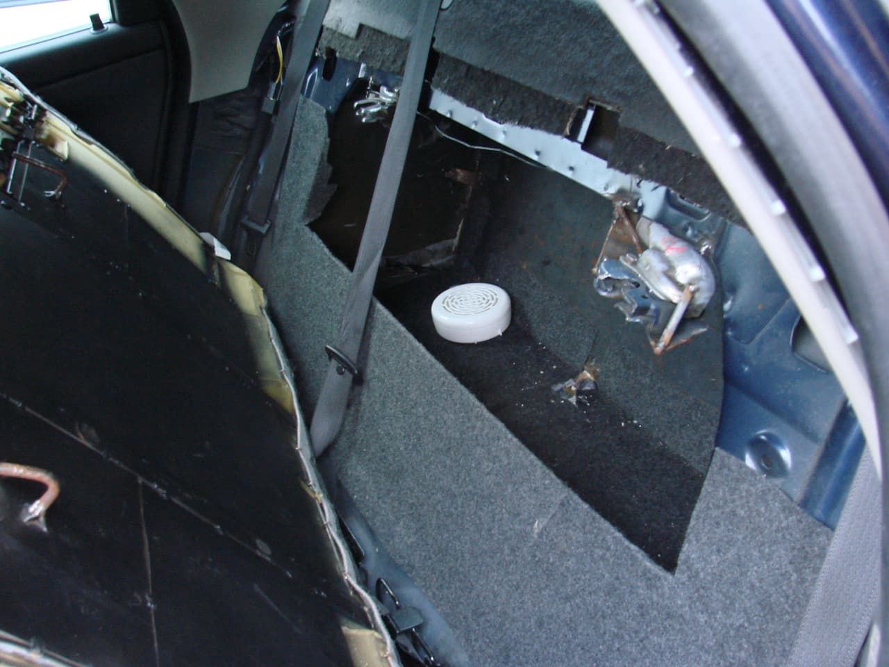 El acusado, que entonces vivía en Marietta, transportaba más de 15 kilogramos de metanfetamina, la cual estaba oculta en un compartimiento secreto ubicado entre el asiento trasero del vehículo y el maletero. Los narcóticos tienen un valor en las calles de más de 120,000 dólares.