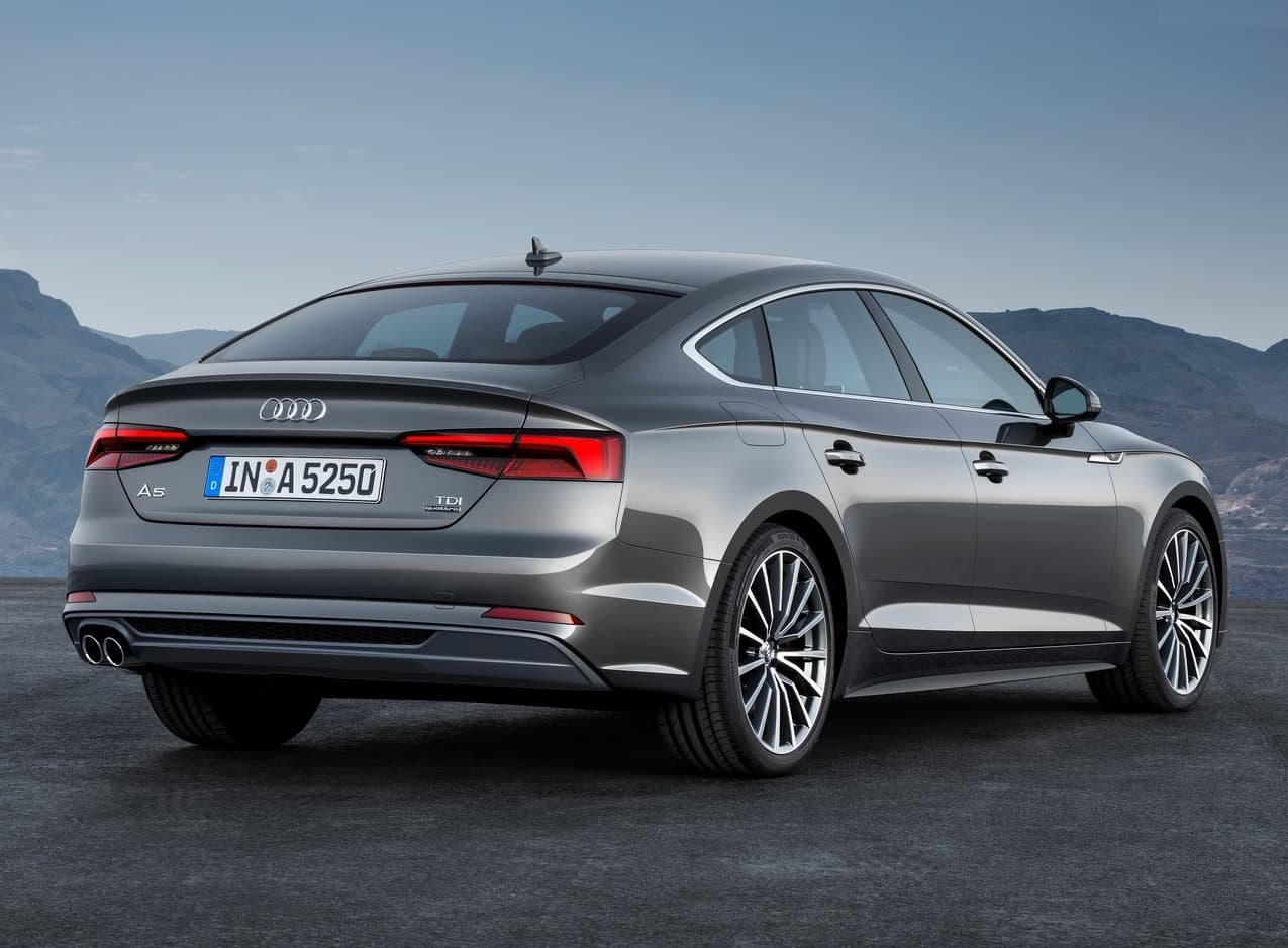 El Audi A5 Sportback 2017 es una excelente alternativa para aquellos a quienes les gusta el Audi A4 pero necesitan la practicidad que un auto con portón trasero ofrece.