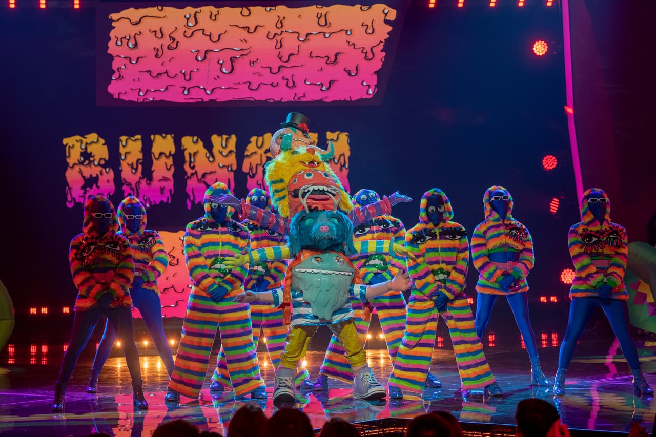 Bunch fue el segundo finalista en aparecer en escena y lo hizo con ‘Atrévete-Te-Te’ de Calle 13 y nuevamente dejó con la boca abierta a todos con la participación vocal de sus distintas personalidades.