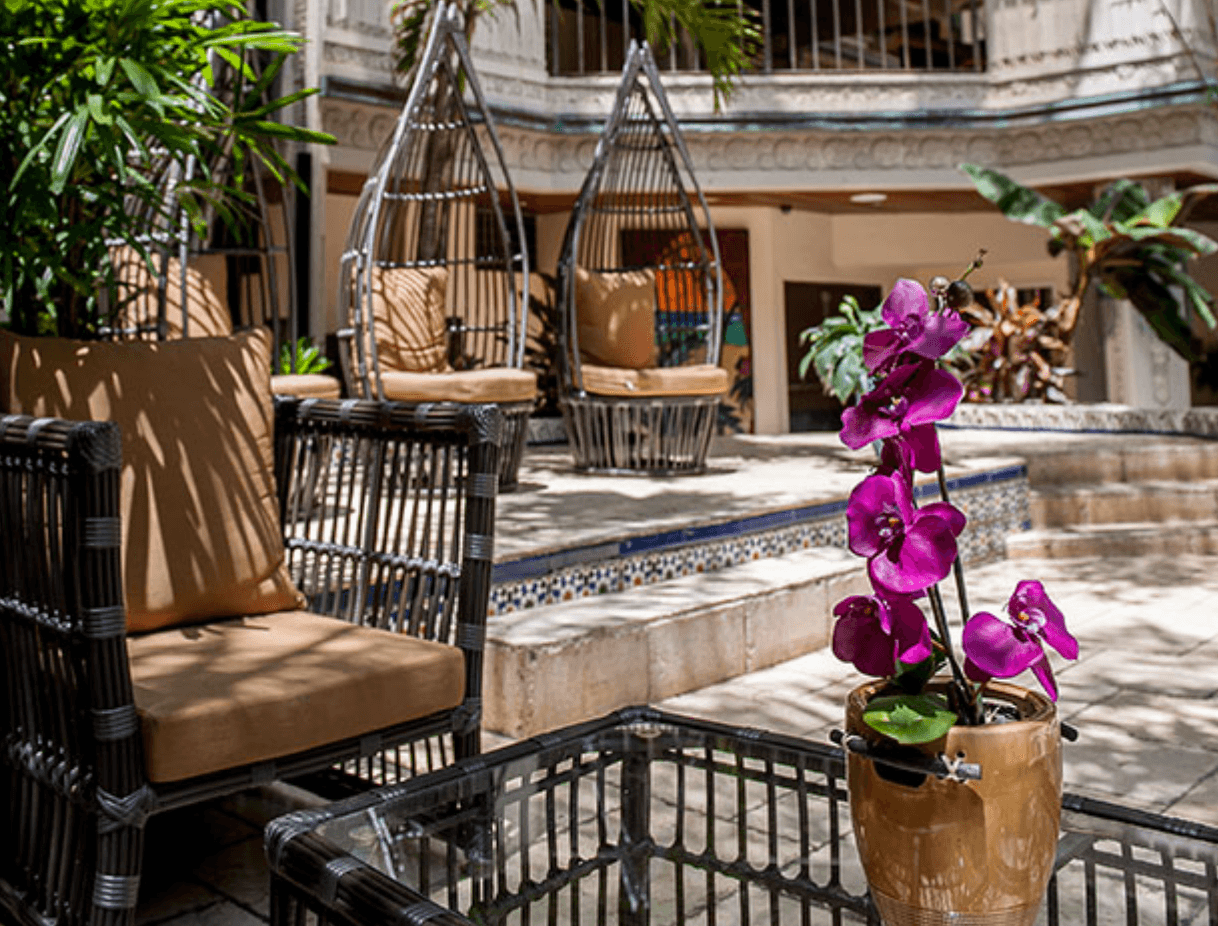 La transacción de la venta del 
<a href="https://www.mayfairhotelandspa.com/" target="_blank">Mayfair Hotel </a>cerró el 20 de junio.