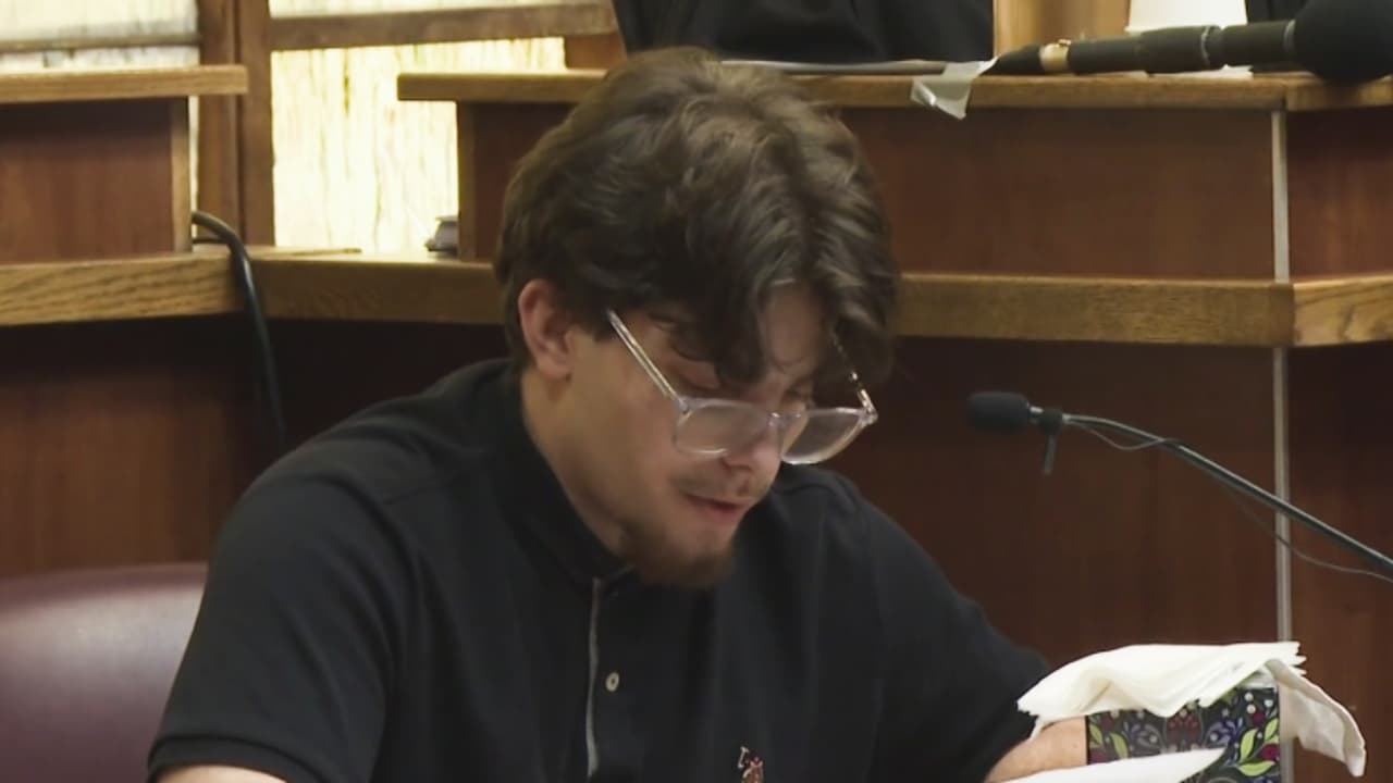 Entre lágrimas, testifica el hijo de la mujer asesinada junto a sus hijas por su esposo en Miami-Dade