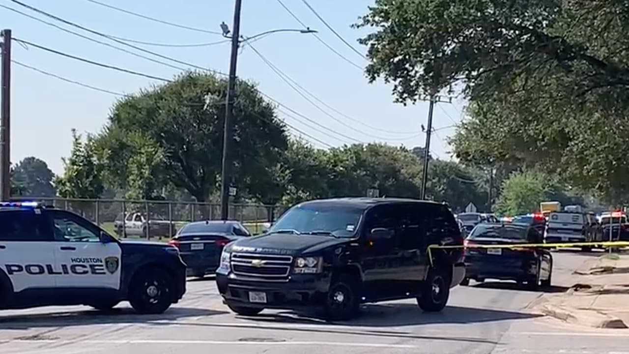 Sospechoso de asesinato de familia de 4 miembros se dispara cuando iba a ser detenido, según la policía