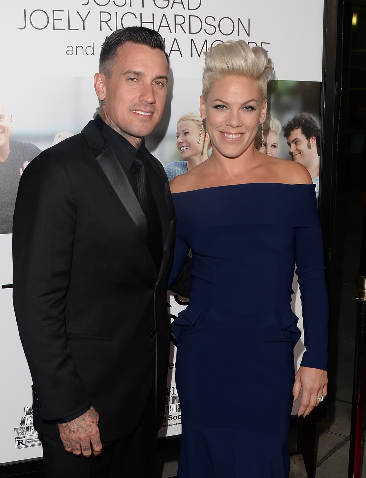 Sin embargo, se sometieron a una terapia de pareja, y en febrero de 2010 la cantante confirmó que estaban juntos de nuevo.