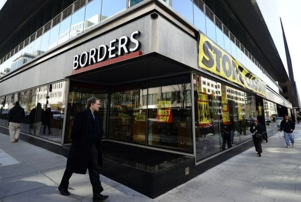 La empresa -que en julio de ese año había lanzado su propio sitio de ventas de obras en formato digital, luego de su tradicional rival Barnes & Noble y los gigantes Amazon y Apple- se presentó ante el tribunal de quiebras de Nueva York.