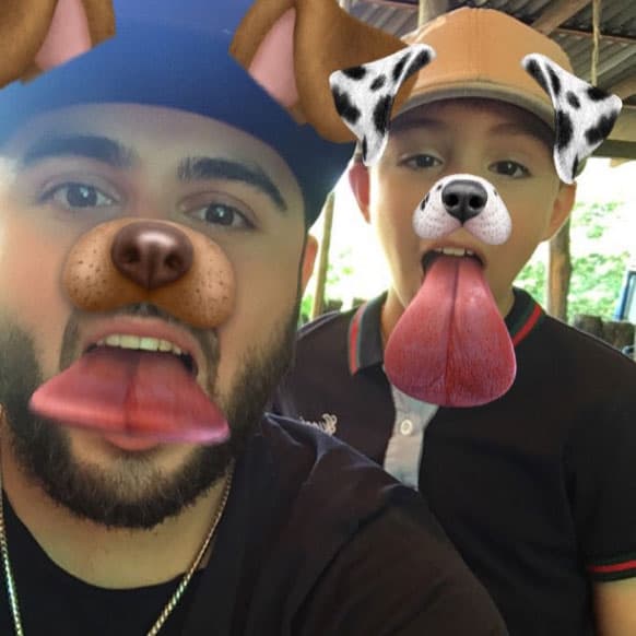 Gerardo Ortiz fue tan sólo uno de varios famosos que quedaron rendidos ante los filtros de Instagram.