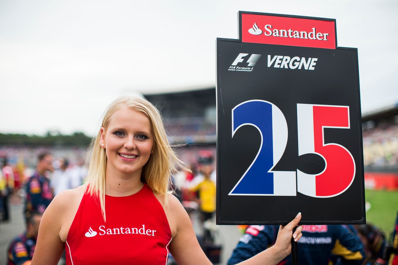 La costumbre de emplearlas en la salida para sujetar cartelones o acompañar a los pilotos "es contraria a las actuales normas sociales" y no está en consonancia con "los nuevos valores", explicaron desde la la F1.