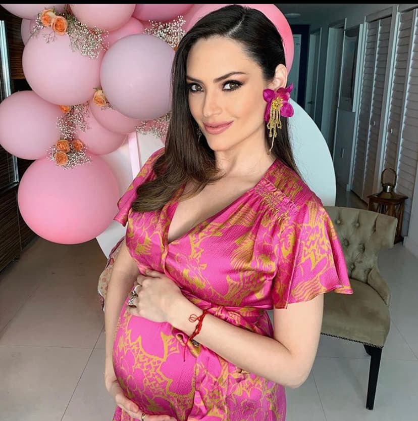 Al final de la dinámica, Michelle dijo que la decisión de cómo se llamará su pequeña se centrará entre Megan y Mila. 
<b>"Estos dos nombres nos lo sugirieron los usuarios, fueron los más votados. Además, siempre habíamos tenido la intención de que tenga un nombre con significado", dijo y agregó que Mila es la abreviación de 'Milagro' y Megan significa 'Enviada por Dios'.</b>