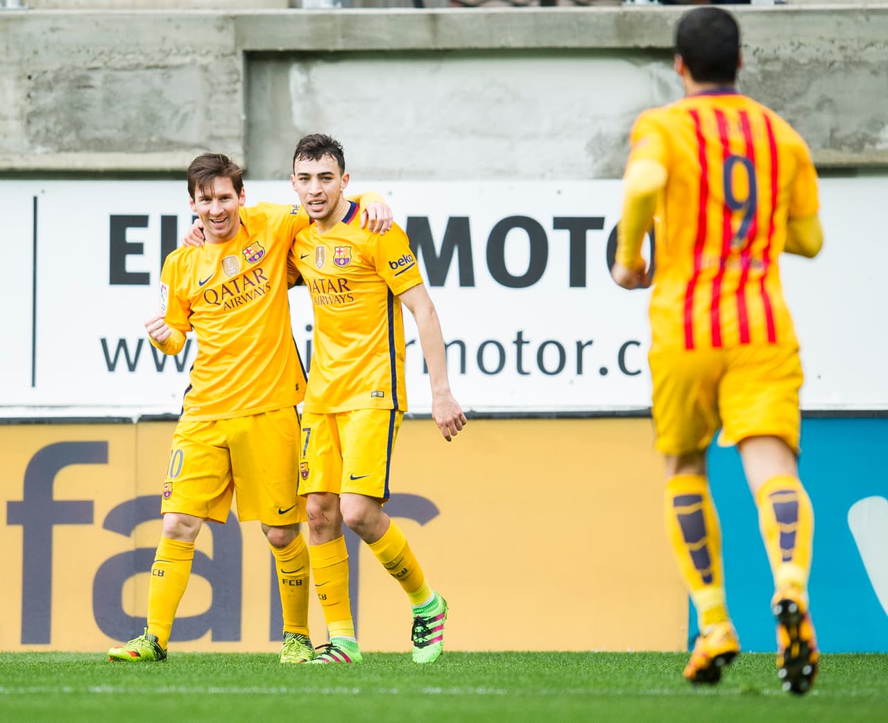 Barcelona no afloja en su escala en Eibar, Atlético gana y mantiene esperanzas