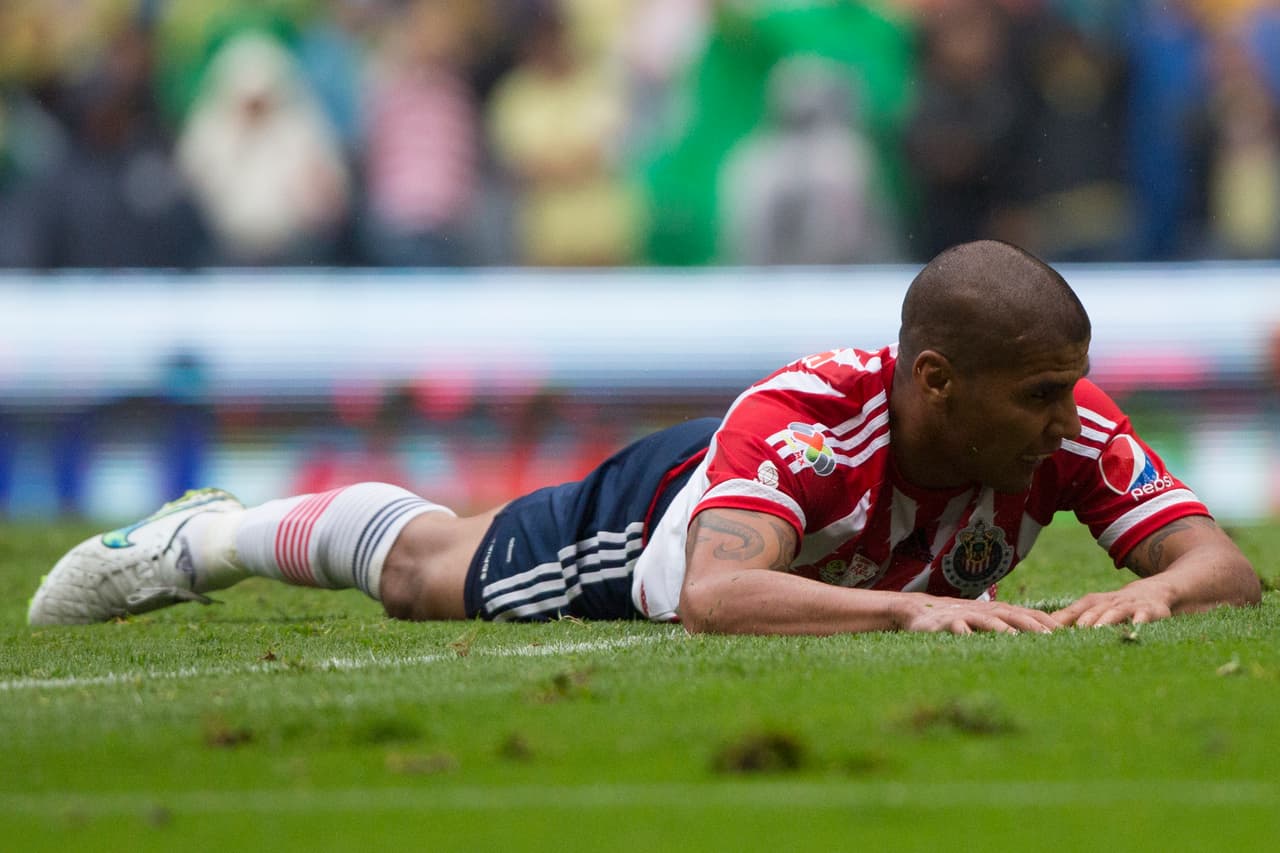 Carlos Salcido también se vio envuelto en un escándalo con un travesti. Yamite afirmó que tuvo un encuentro con el defensor en una fiesta en 2010 que generó la sanción de 13 jugadores por la fiesta con servidoras sexuales.