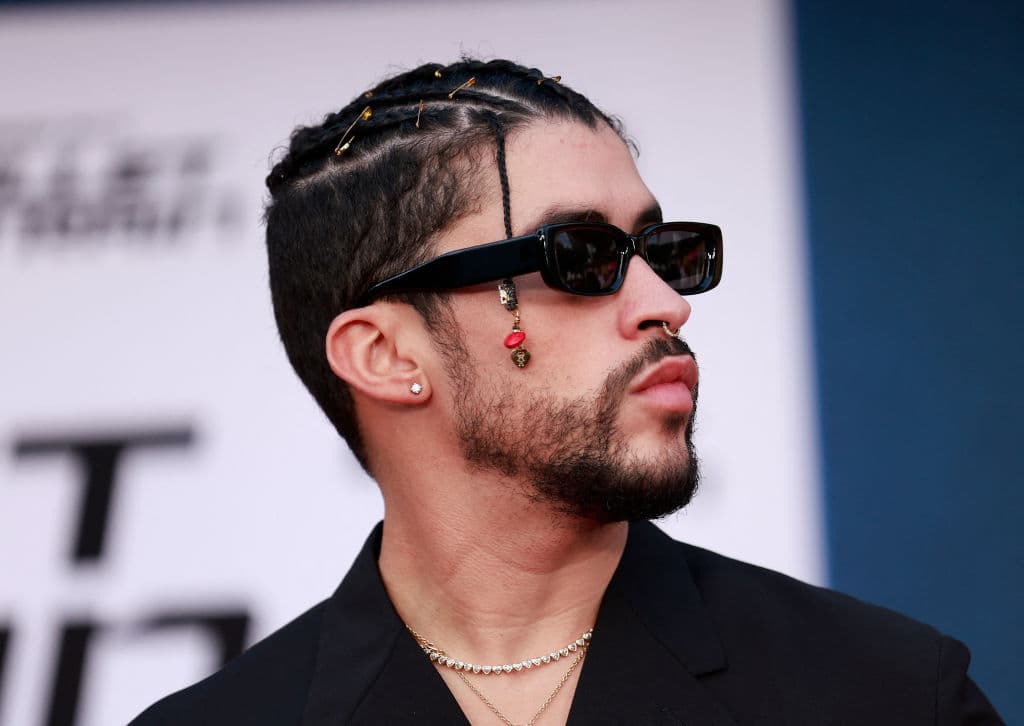 <b>Bad Bunny, cantante y compositor puertorriqueño: </b>Bloomberg destaca cómo el cantante de reguetón y música urbana recaudó más de $230 millones en su gira de 2022 y tuvo el álbum más vendido del año a pesar de la fuerte competencia de grandes artistas como Beyoncé, BTS, Drake y Harry Styles.