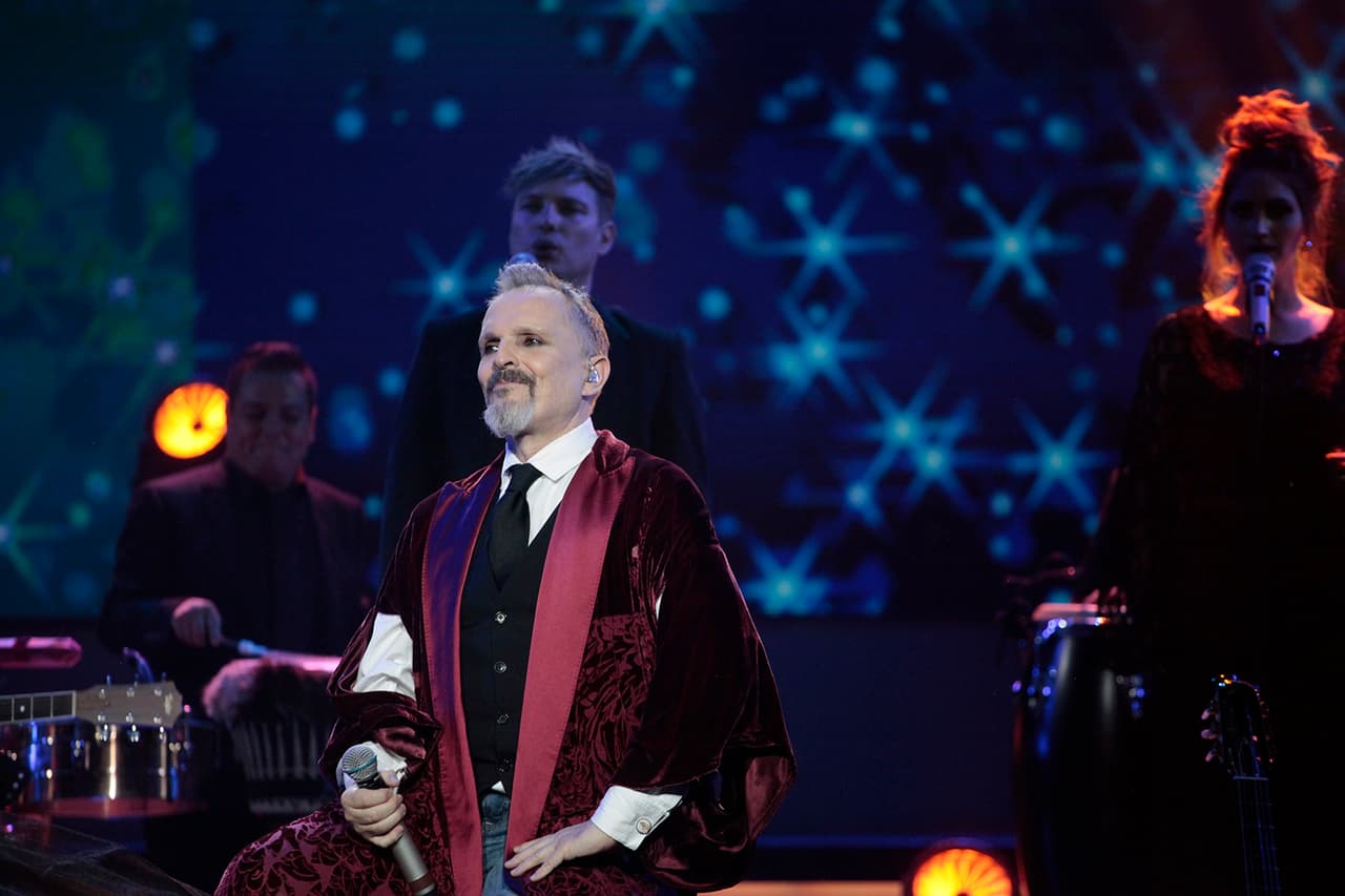 Por primera vez en toda la temporada, el juez pisaba el escenario para ofrecer un número musical.