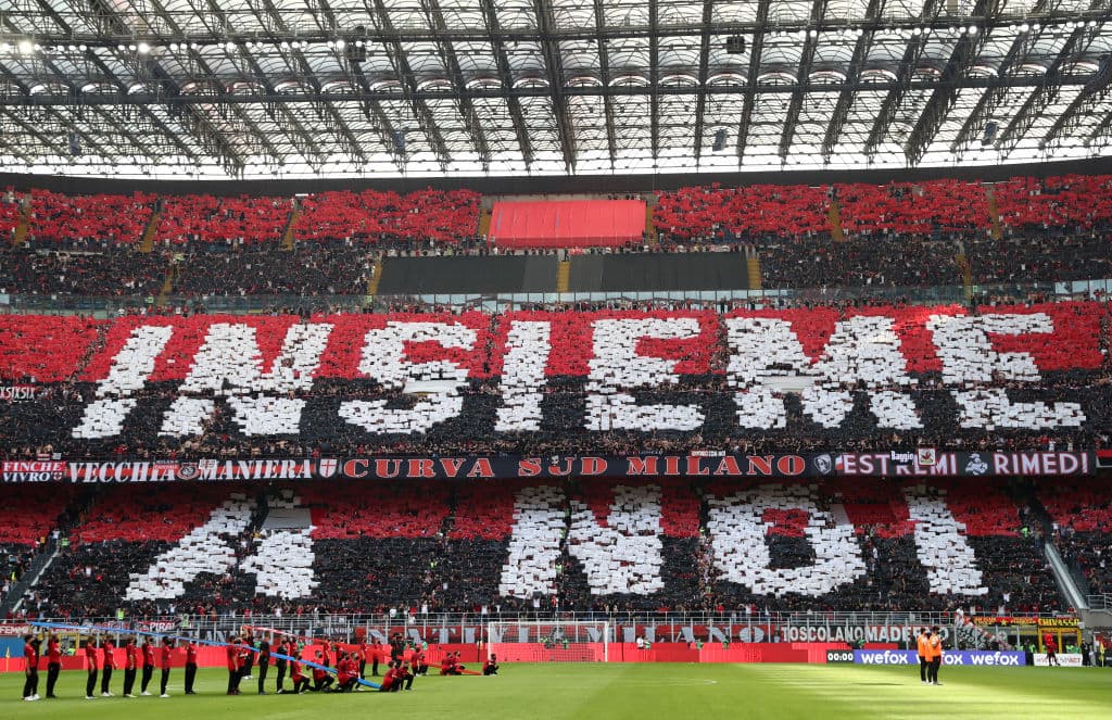 El Milan logró un importante victoria por 2-0 sobre el Atalanta y quedó muy cerca de conseguir el título de la Serie A de italia. Los goles en el segundo tiempo de Rafael Leao y de Theo Hernández, este último de gran factura, dejaron a los milanistas a un triunfo en la última jornada de coronarse campeones.