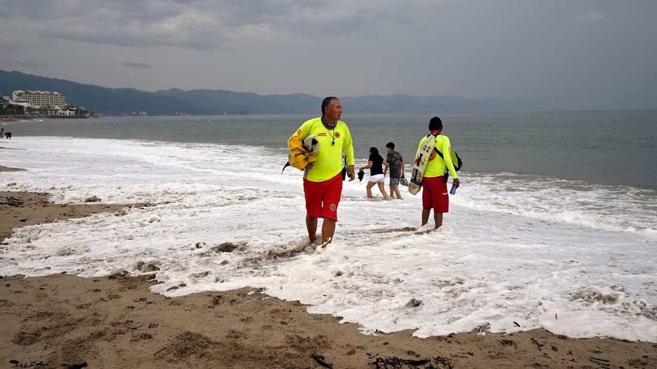 Roslyn tocará tierra en México como un potente huracán: autoridades instalan albergues y ordenan evacuaciones