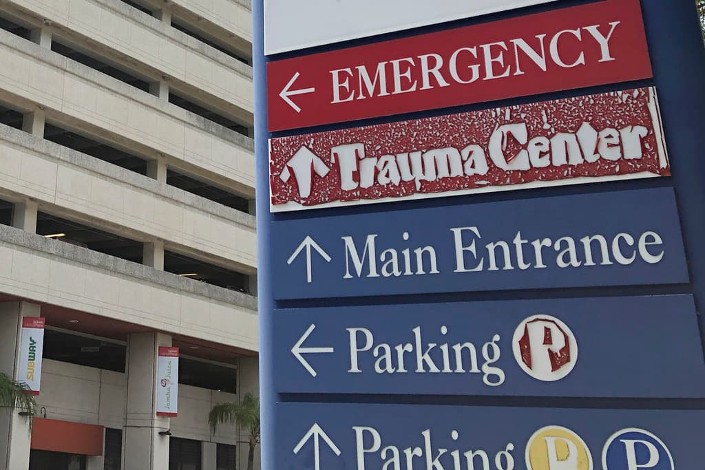 ¿Es obligatorio declarar estatus migratorio en hospitales de Florida? Lo que debes saber 