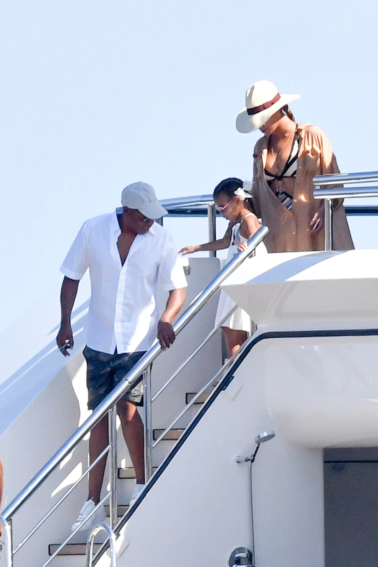 Están paseando por las costas italianas a bordo de este yate.