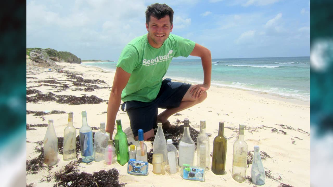 Puedes encontrar las aventuras de Clint Buffington a través de su página web 
<a href="https://messageinabottlehunter.com/" target="_blank">messageinabottlehunter.com</a> y su perfil en Facebook: 
<a href="https://www.facebook.com/MessageInABottleHunter" target="_blank">MessageInABottleHunter </a>