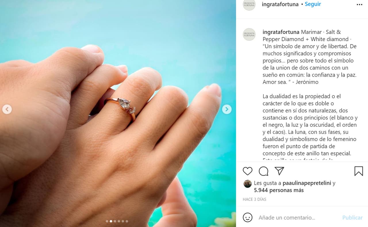 "Un símbolo de amor y de libertad. De muchos significados y compromisos propios… pero sobre todo el símbolo de la unión de dos caminos con un sueño en común: la confianza y la paz. Amor sea", escribió Rodríguez, según la publicación de la joyería que dio a conocer el regalo junto con imágenes de la artista luciendo la sortija. 
<br>