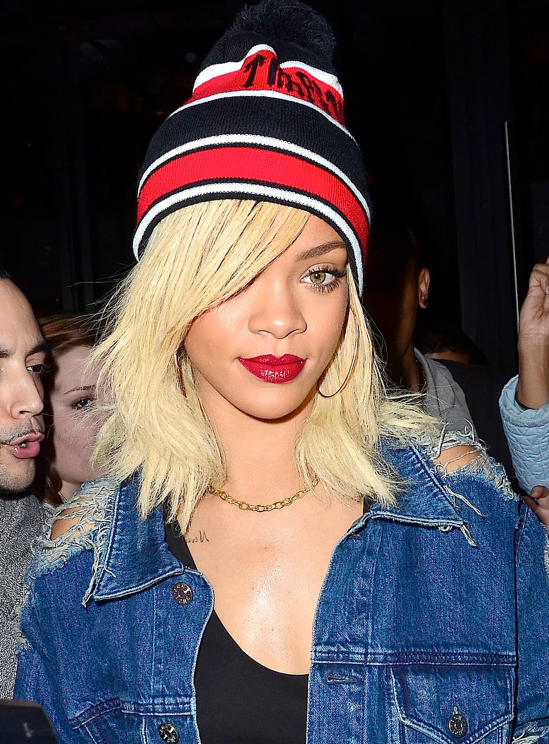 ¿Eres fan de Riri y quieres realizarte un cambio de look radical? ¡Llegaste al sitio correcto! Inspírate con los mejores hairstyles de la cantante de Barbados.