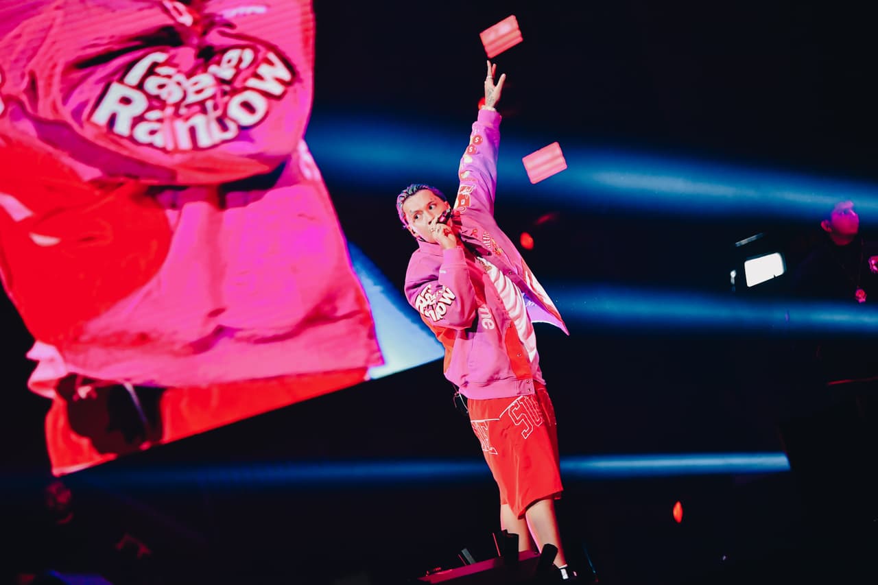 Una noche inolvidable para Blessd, quien le dio paso a Natti Natasha para continuar una noche llena de música.