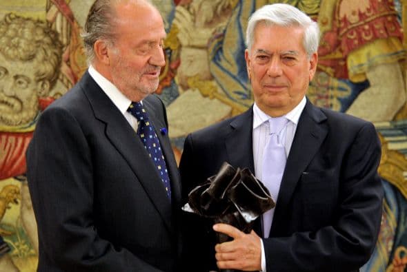 En abril de este año, Vargas Llosa recibió el premio Don Quijote de la Mancha de manos del rey Juan Carlos de España.