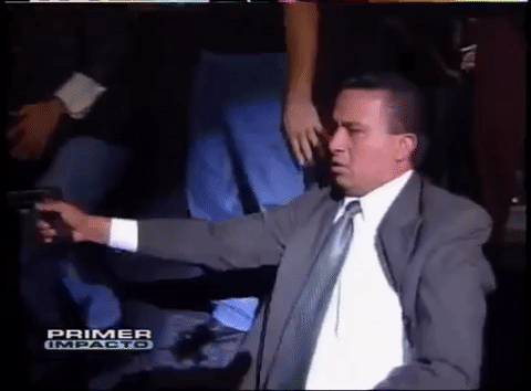 "[...] Todos nos tapamos la cabeza (cuando el escolta sacó el arma), nos agachamos. No sabías si correr, quedarte, era algo inaudito en el teatro mexicano,", comentó Emilio Morales.