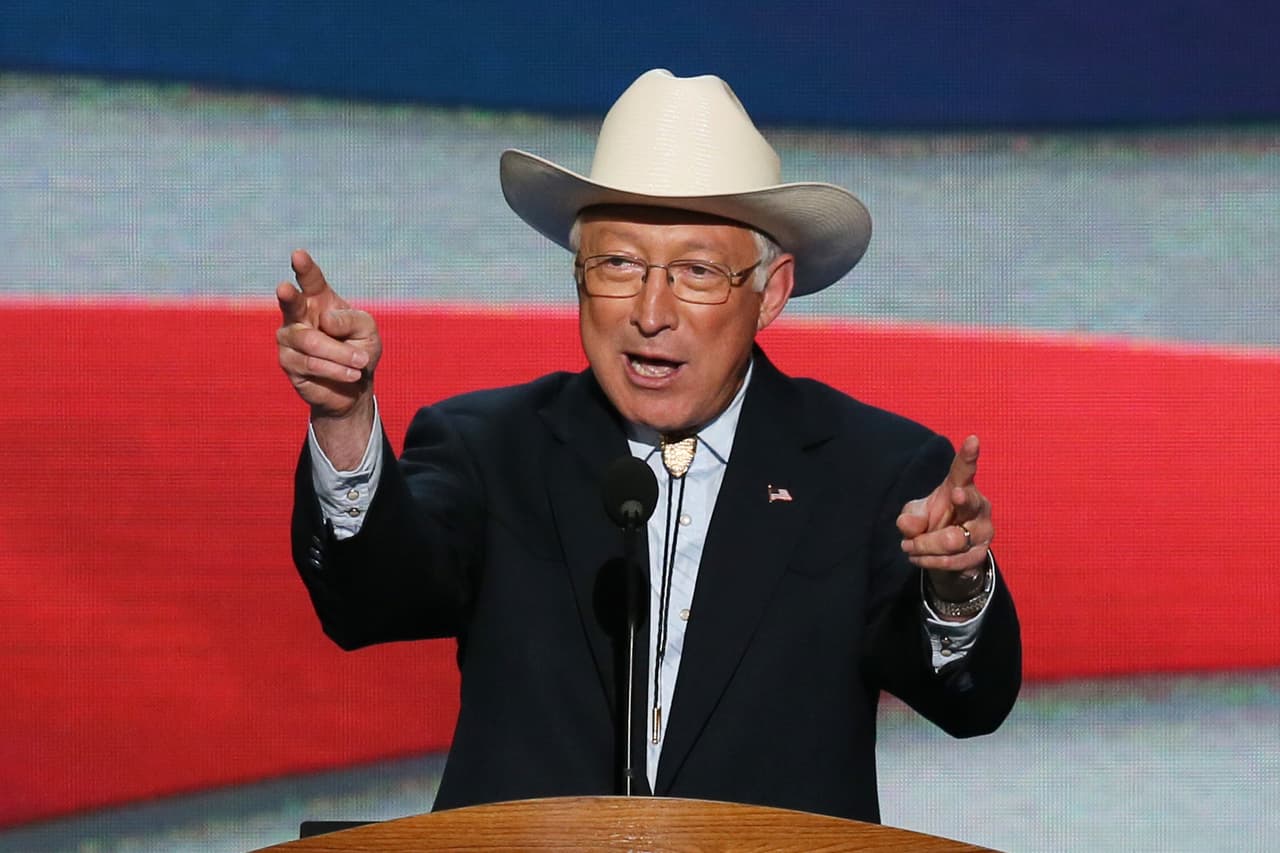 Ken Salazar, el hispano que lidera el equipo de transición de Hillary Clinton hacia la Casa Blanca