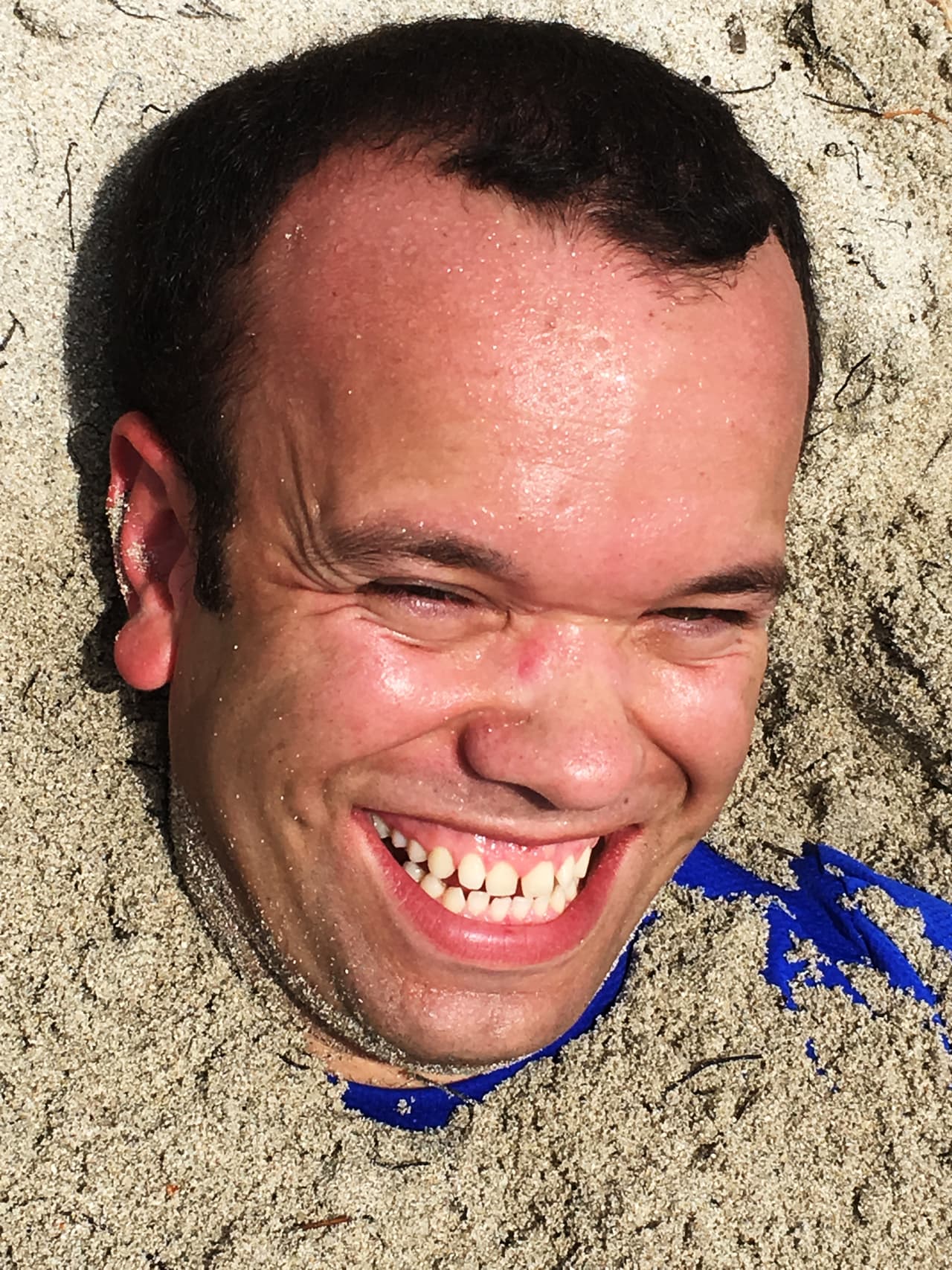 Enterrado pero divirtiéndose