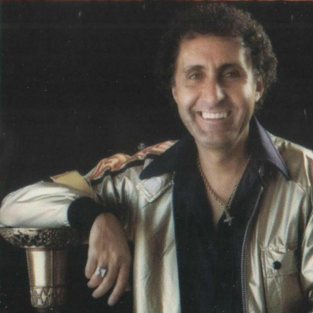 El intérprete tenía una canción que se llamaba "Verónica", se decía que estaba dedicada a la 'Chaparrita de Oro'.