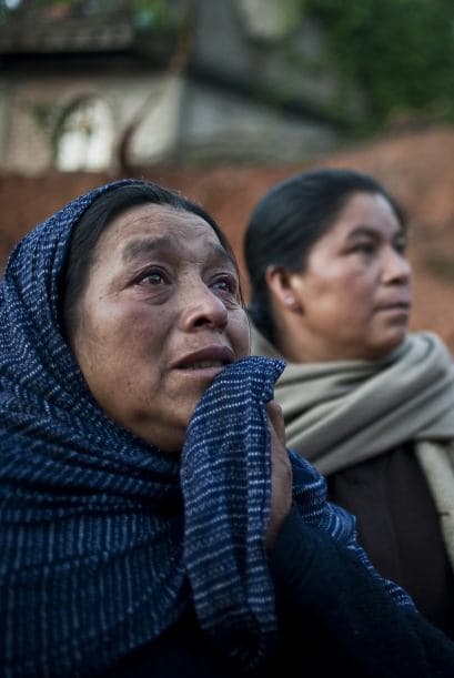 La búsqueda de 11 personas desaparecidas se intensificaba este miércoles en un poblado del sureste de México, donde el deslave de un cerro sepultó varias viviendas, con un saldo mucho más reducido de daños y víctimas al que inicialmente habían anunciado las autoridades.