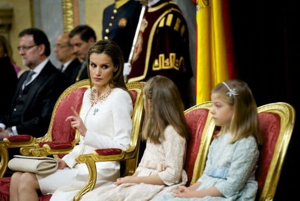 La ceremonia de proclamación ha permitido comprobar las diferentes personalidades de las hijas de los nuevos Reyes de España.