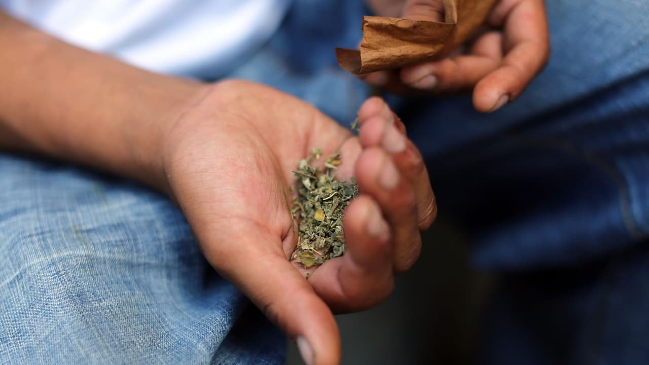 Arrestan a tres hombres por vender marihuana sintética con sustancia usada en veneno para ratas