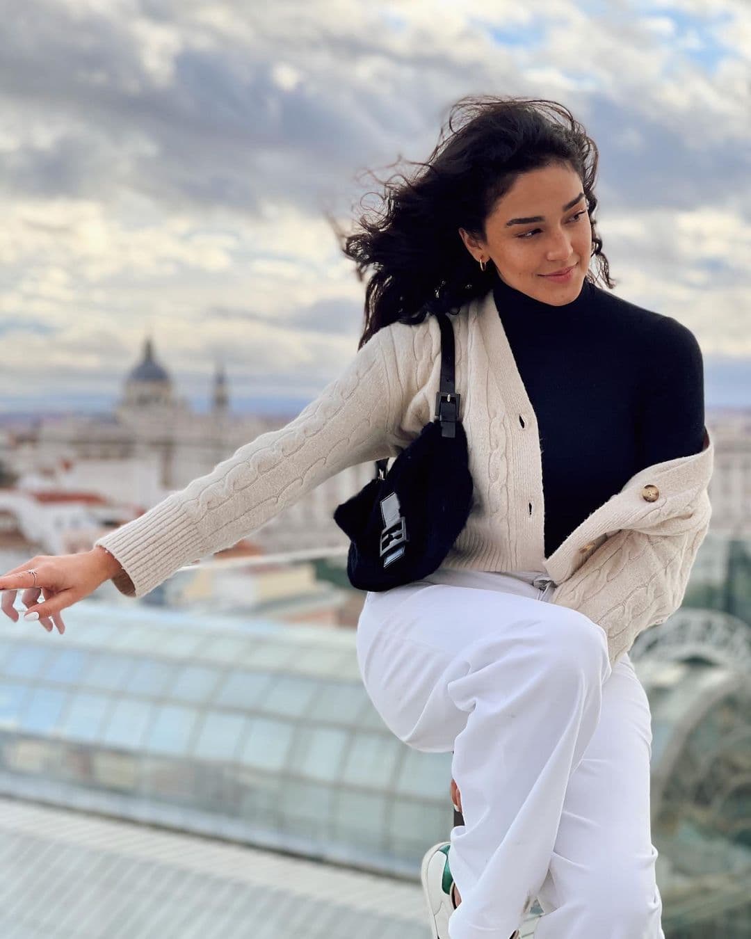 Después de pasar tres semanas en México, Alejandra regresó a Madrid y tuvo oportunidad de interactuar con sus admiradores en una ronda de preguntas. "¿Te gustaría actuar?", fue uno de los cuestionamientos más frecuentes.