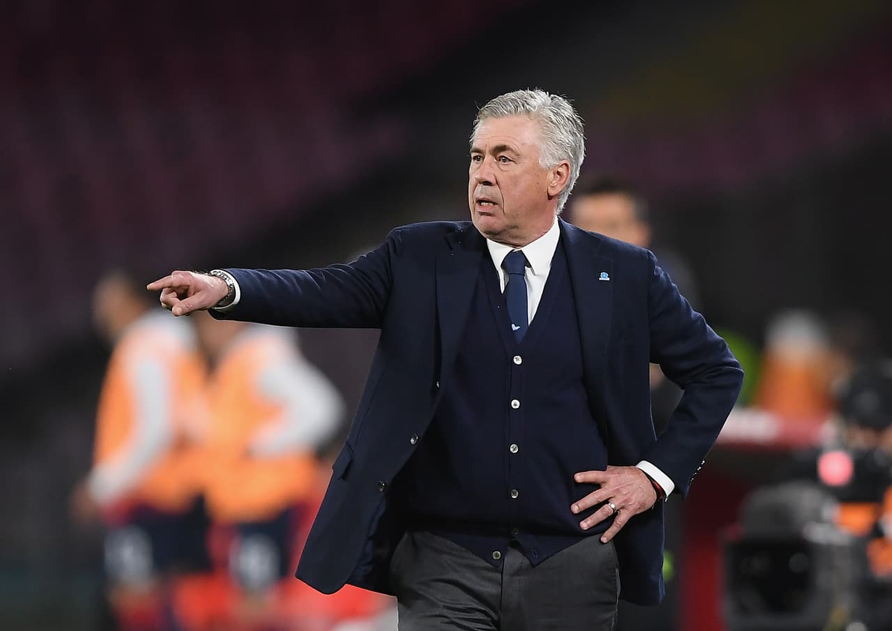 Una trayectoria irrefutable, Carlo Ancelotti es director técnico del Napoli. Lleva 19 títulos en su carrera como director técnico, dejó huella en el futbol de Italia, Inglaterra, Países Bajos, España y Alemania.