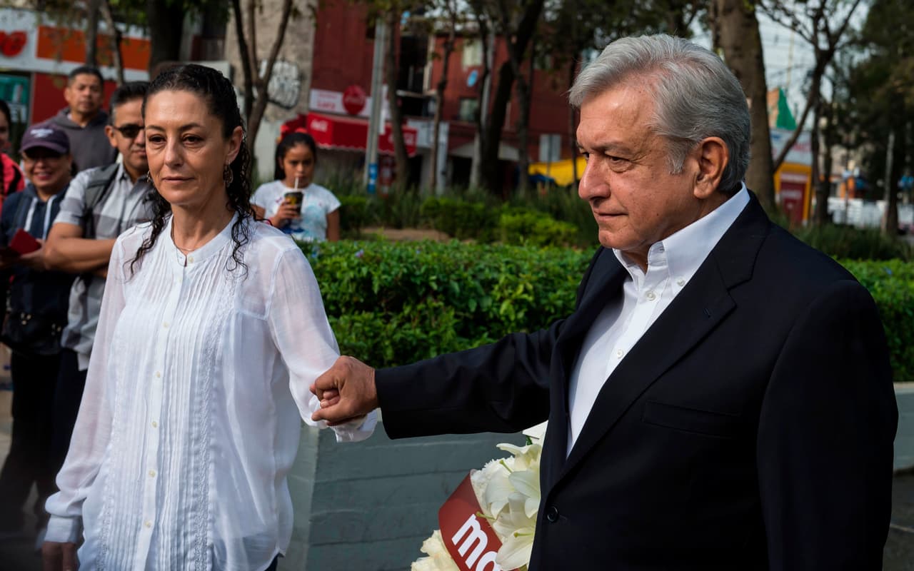 Tras una reforma legal, la Ciudad de México dejó de ser un distrito y ahora será regido por un jefe de gobierno. En la fotografía, Sheinbaum junto a Andrés López Obrador durante la campaña de 2018.
