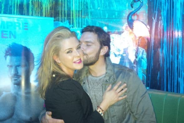 Y, por supuesto, recibió un besote por parte de Julián. (Fotos: Manuel Muñoz/Dream Team Agency) Más videos de Chismes aquí.