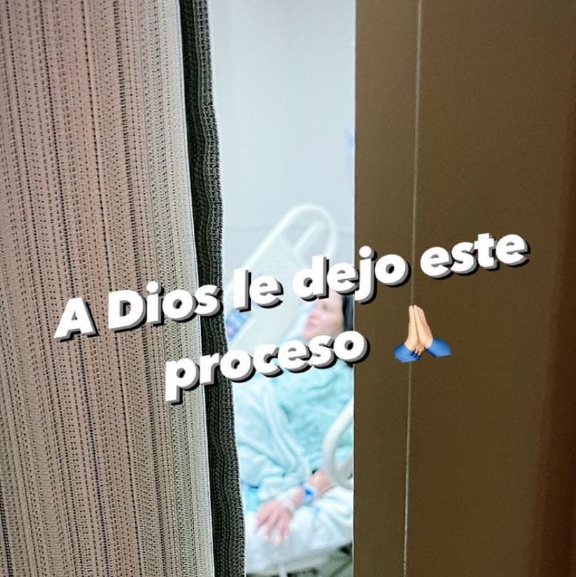 "Les prometí que les iba a decir. Pues 
<b>comenzó el proceso</b>. Mucha oración de parte de los tíos. Dios tiene el control", escribió al lado de esta imagen la madrugada de este sábado 22 de mayo.
<br>