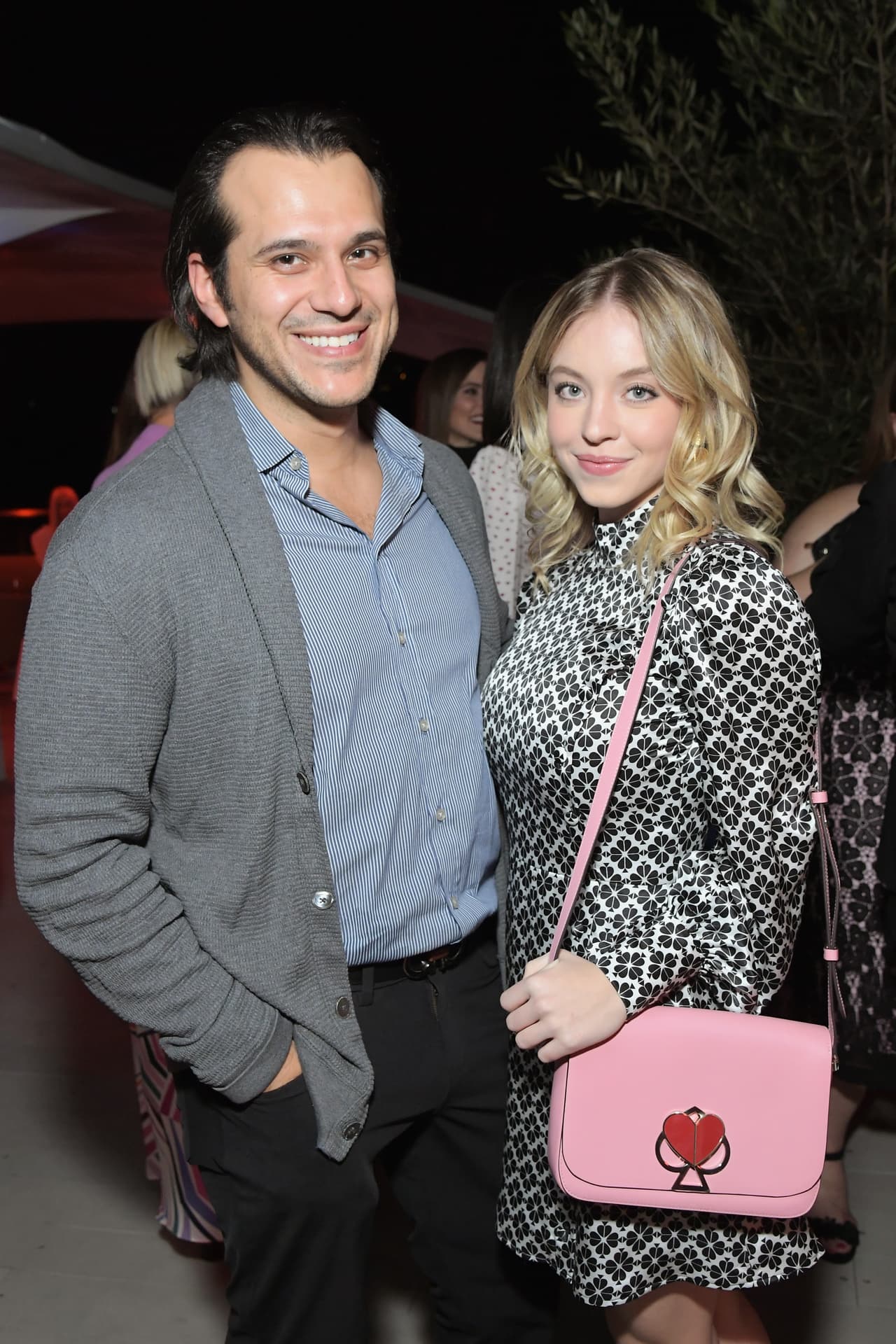 <b>#9 Sydney Sweeney y Jonathan Davino</b>
<br>A finales de febrero de 2022, Syndey Sweeney, de 24 años, se comprometió con Jonathan Davino, de 37 años.