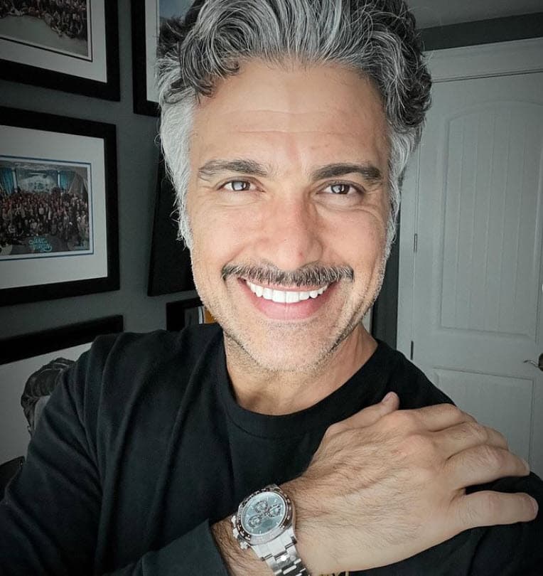 Este jueves 30, 
<b><a href="https://www.univision.com/temas/jaime-camil">Jaime Camil reveló con un par de fotos</a></b> cómo luce su caracterización de 'El Charro de Huentitán'. Externó su emoción y la responsabilidad que tiene de hacer un buen trabajo.
<br>