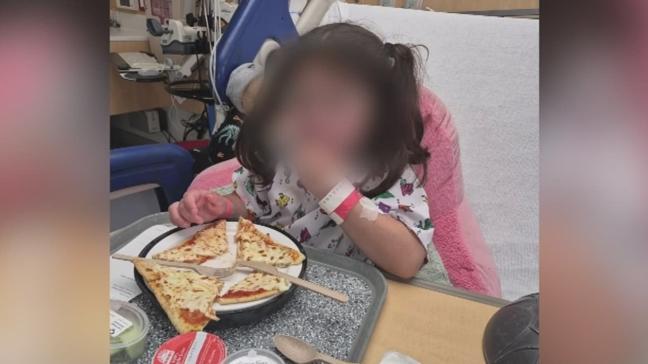"Yo no duermo": madre cubana lo ha perdido todo por cuidar la salud de su pequeña hija y pide ayuda