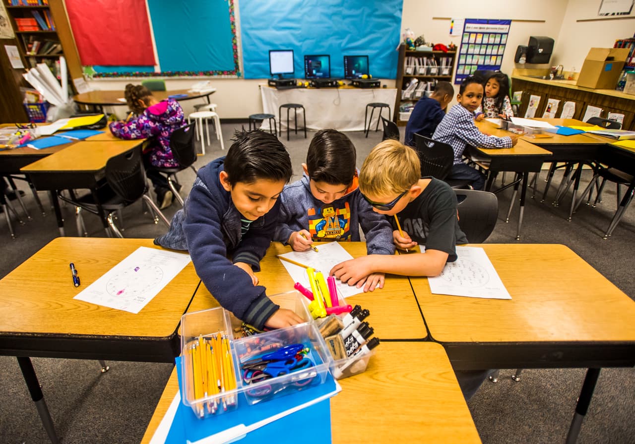 Estudiantes avanzan casi un año en términos académicos solo con que les retrasen la hora de entrada a la escuela