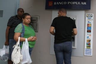 Recortar pensiones y salario mínimo, medidas del plan de Puerto Rico para reducir su deuda