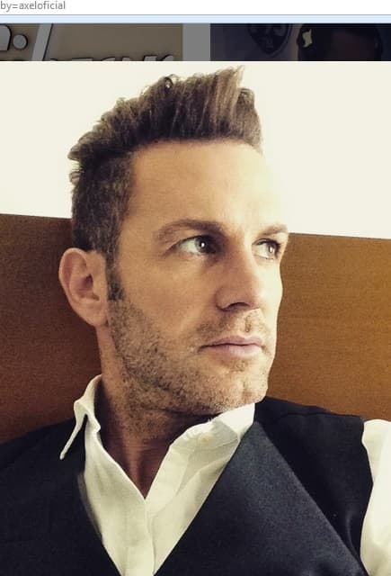 Axel dijo yo como presentador de Premios Juventud 2015.