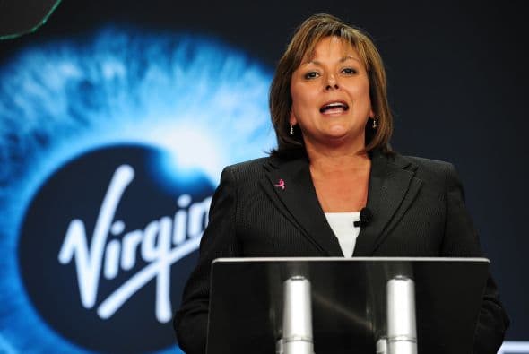 La gobernadora del estado del suroeste estadounidense, Susana Martínez, entregó las llaves del edificio a Branson, fundador de Virgin Galactic, en un evento al que asistieron varios cientos de personas.