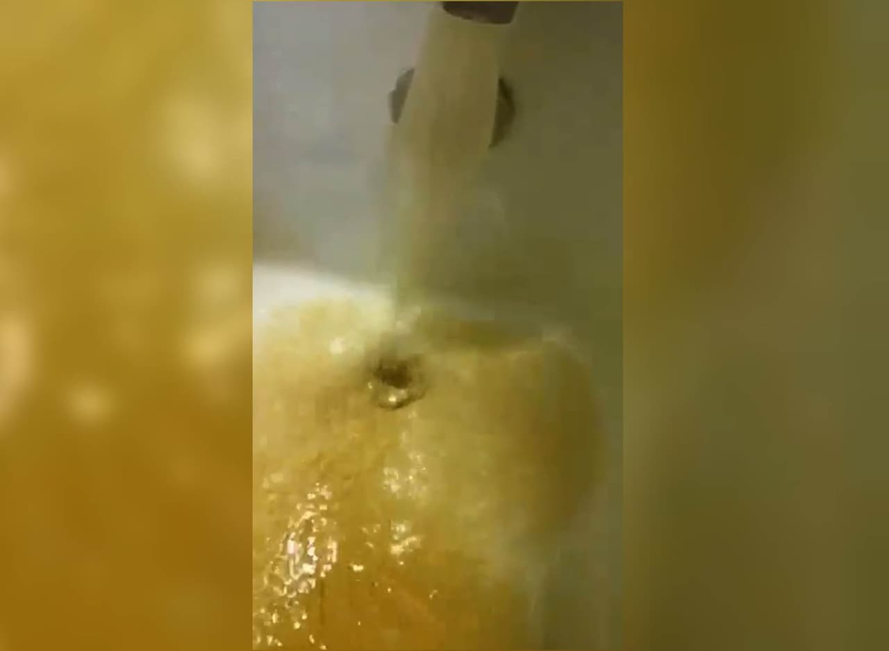 Mal trago en el sur de Los Ángeles por el suministro de agua sucia