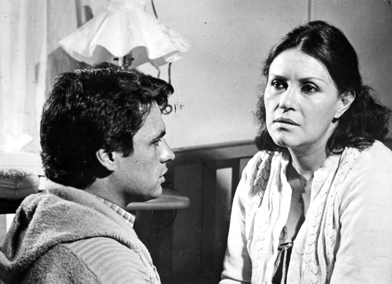 Juan Gabriel y Lucha Villa en una escena de la película "En esta Primavera". México, 1976.