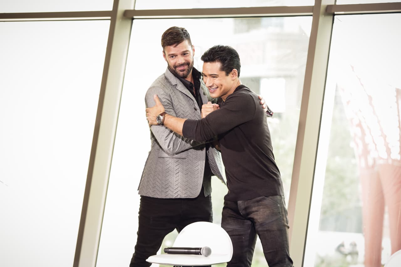 El actor Mario López presentó a Ricky durante la rueda de prensa.